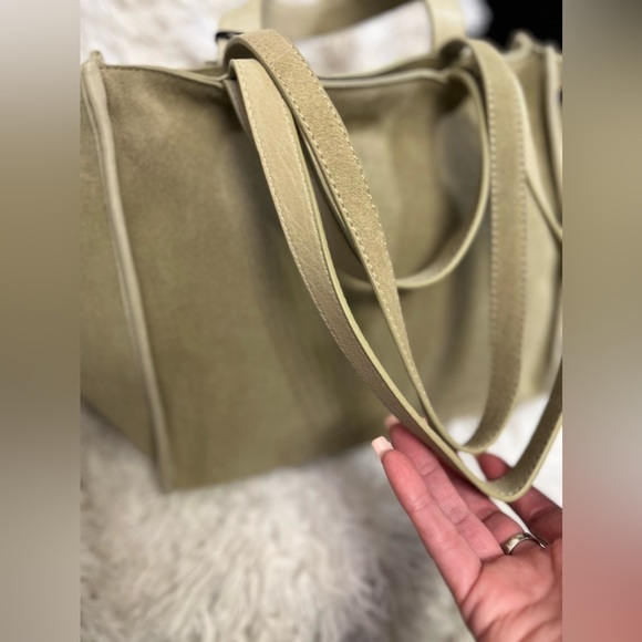 💚💚 NWT- MARGOT NEW YORK Viral JAMEE Double Handle Suede Shoulder Bag Tote💚💚 - Picture 14 of 15